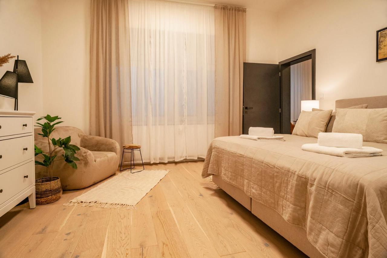 Sting Old Town Apartment