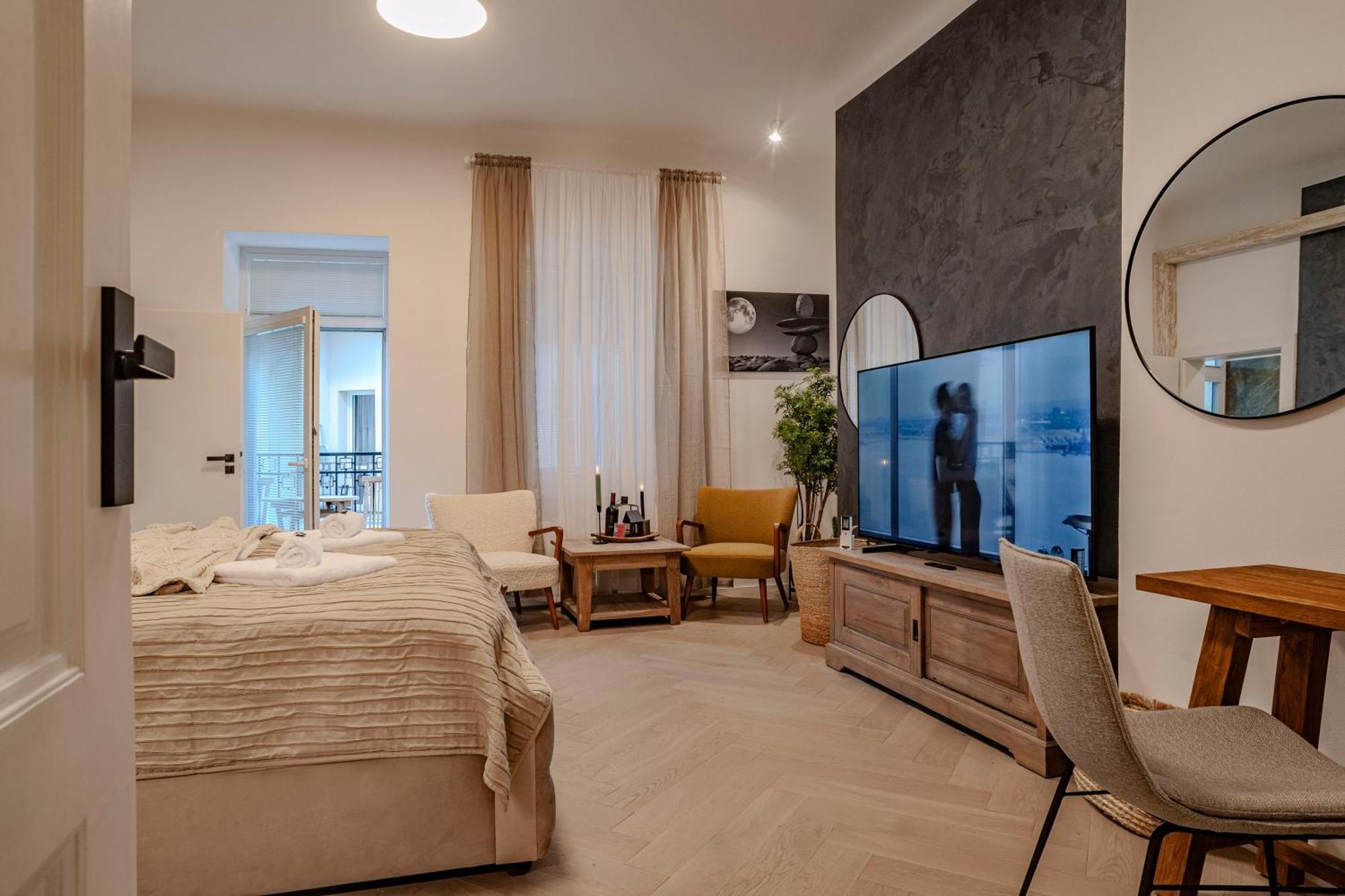 Sting Old Town Apartment